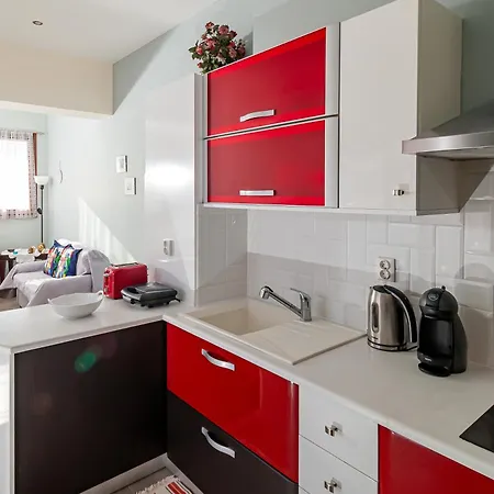 Chloe With The Sunset Apartment