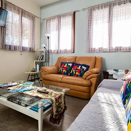 Chloe With The Sunset Apartment