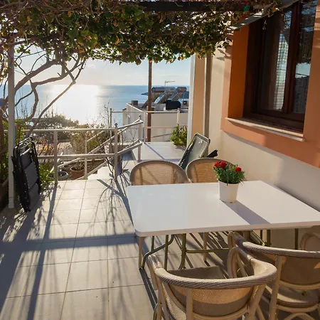 Apartment Chloe With The Sunset Myrties